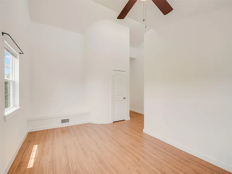 2200 Rosewood Ave #D — Photo 3