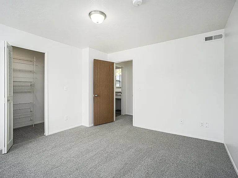 Glenn Valley Apartments — Photo 27