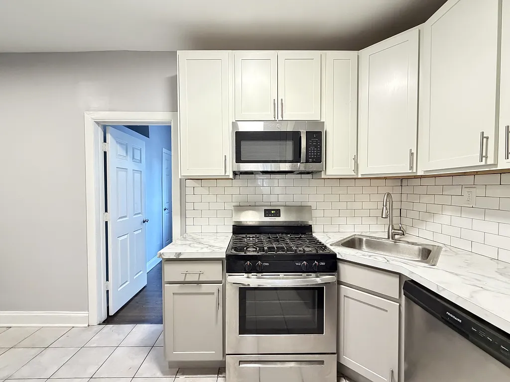 3 bed, 1200 sqft, $2,800 — Photo 4
