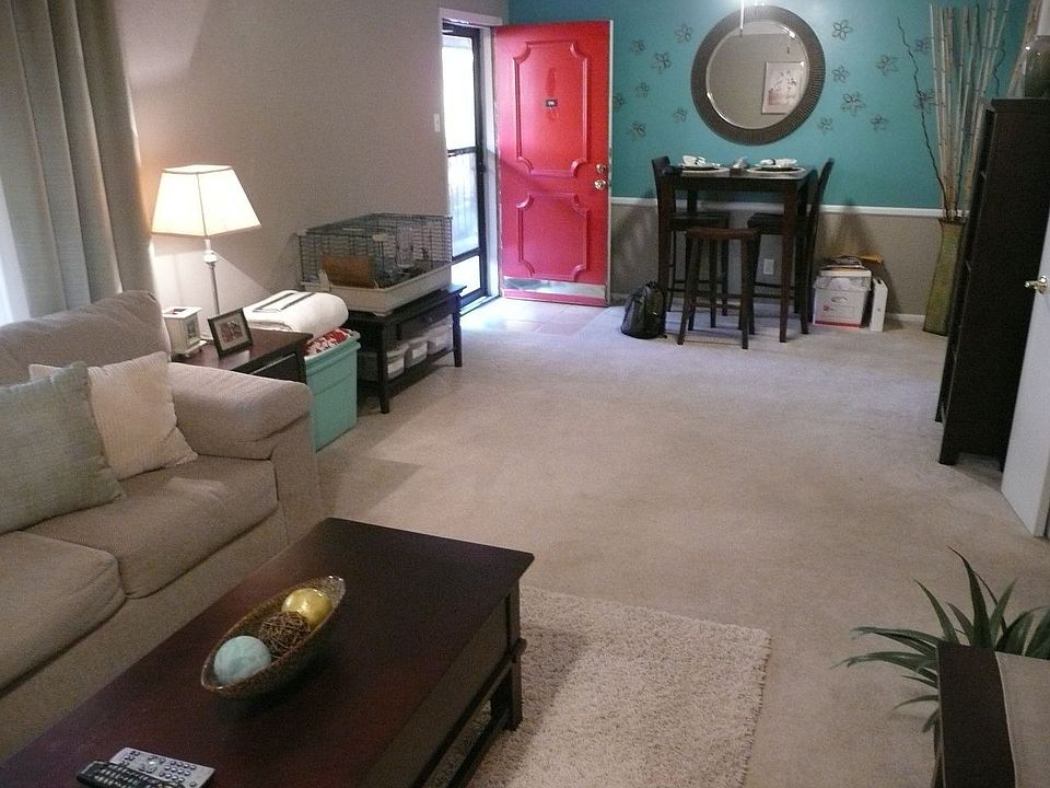 Huge front room from other end.