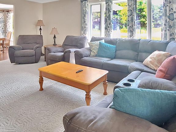 4th image of 804 Middle Rd