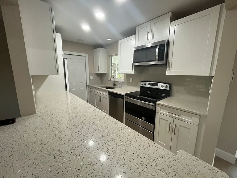 310 Dorchester Dr — Photo 29