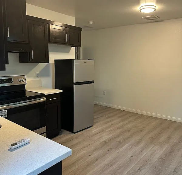 1351 1/4 E 41st Pl — Photo 3