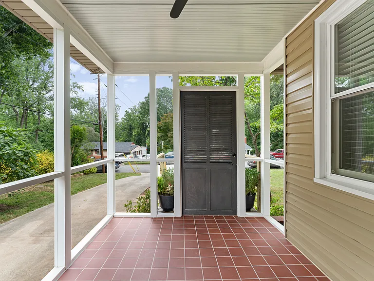 You will love the screen room with new tile floor, wood panel ceiling, new fan and privacy door.