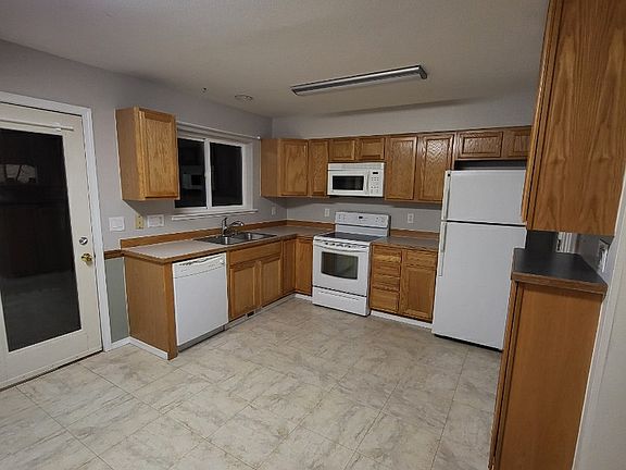 4th image of 9900 Grange Dr #C