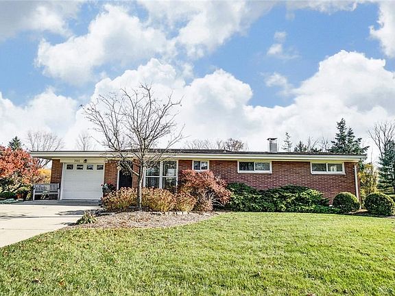 2nd image of 3911 Gardenview Dr