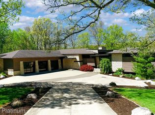 8419 Riverwalk Dr, Fenton, MI 48430