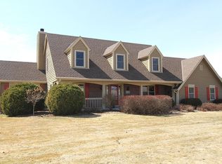 8525 S Cathlynn Ct, Oak Creek, WI 53154