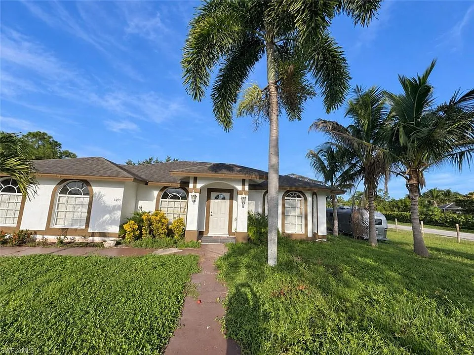 3495 Everglades Blvd N