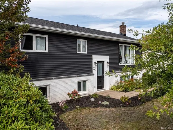 74 Cartier St, Shediac, NB E4P 1L3