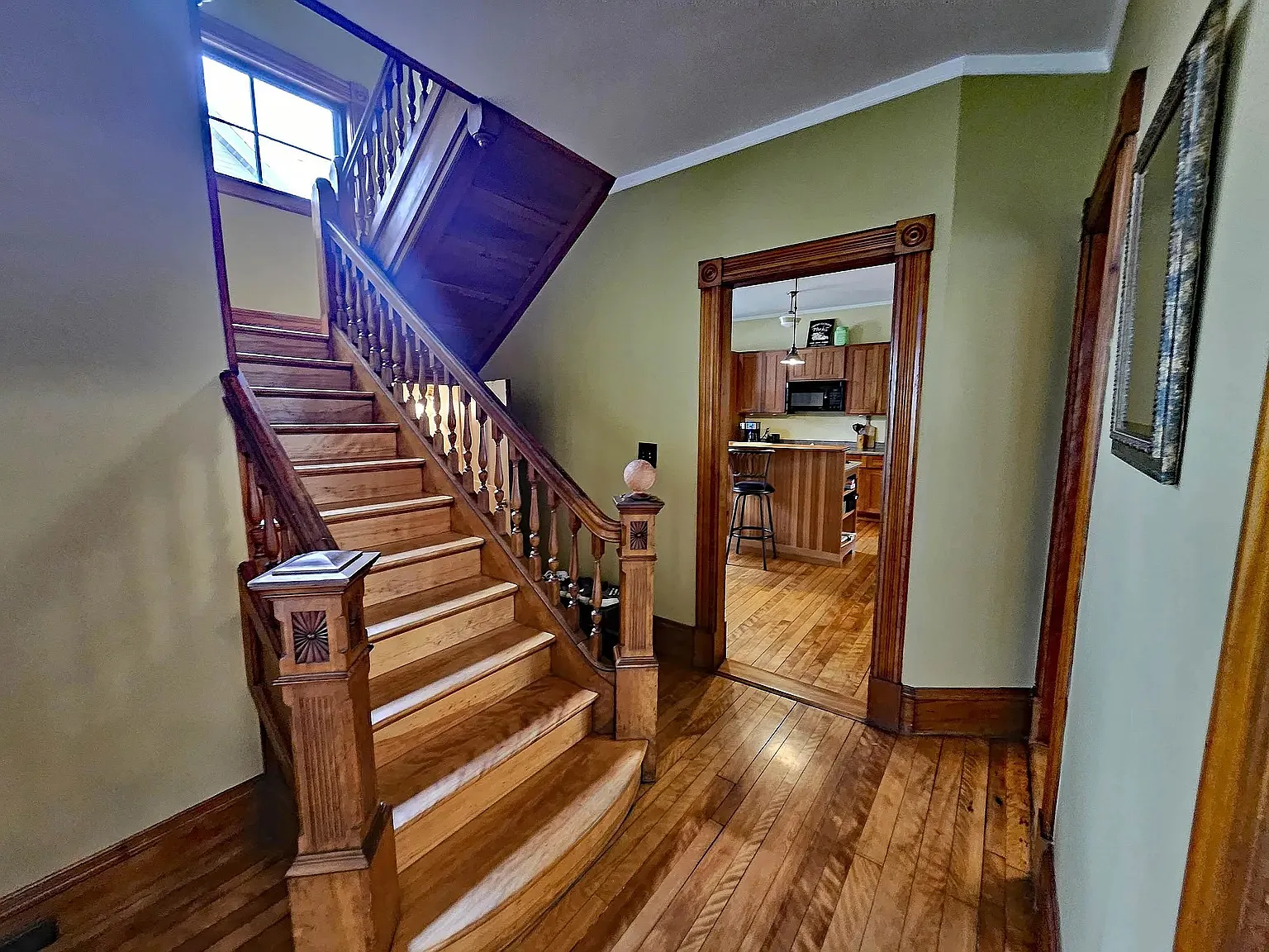 3 bed, 2400 sqft, $2,800 — Photo 4