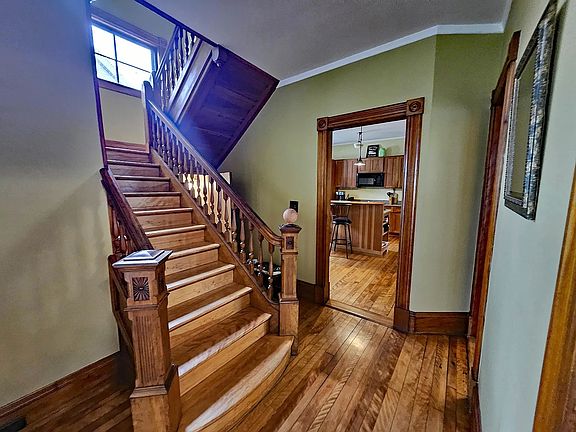 4th image of 30 Chapin St