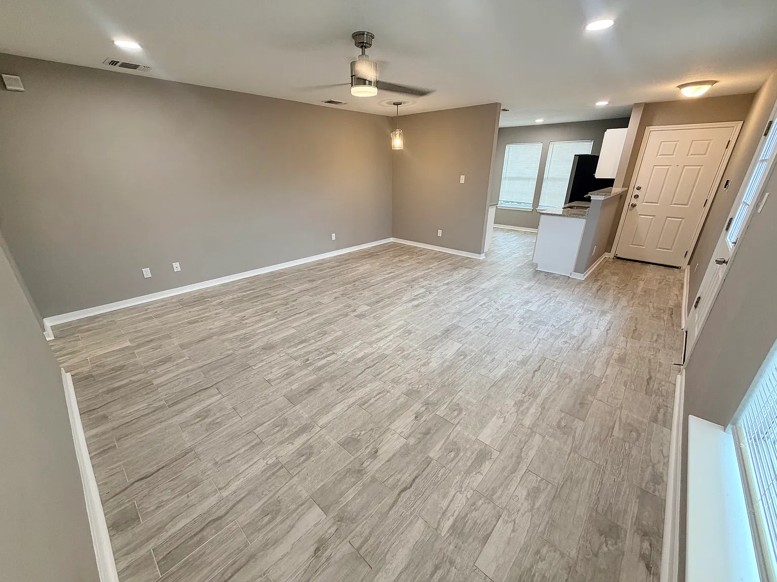 3 bed, 1200 sqft, $1,650 — Photo 3