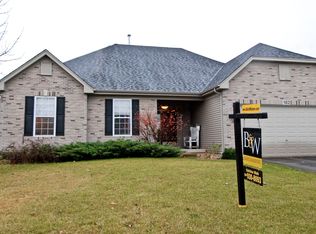 182 Caledonian Ave, Sugar Grove, IL 60554