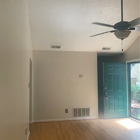 432 Edgewater Rd — Photo 3
