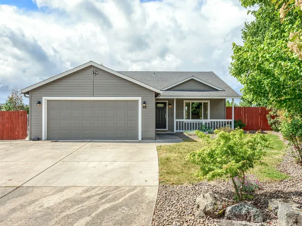 28 Raywood Ct, Eagle Pt, OR 97524