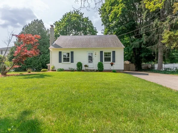 35 Harwood St, Oxford, MA 01540