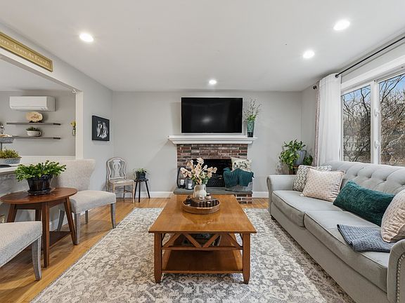 4th image of 6 Clyde Road