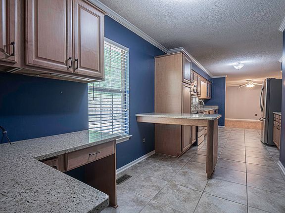 5th image of 532 Eagle Cliff Dr