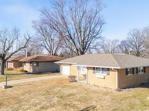 4th image of 2125 Hillcrest Ave