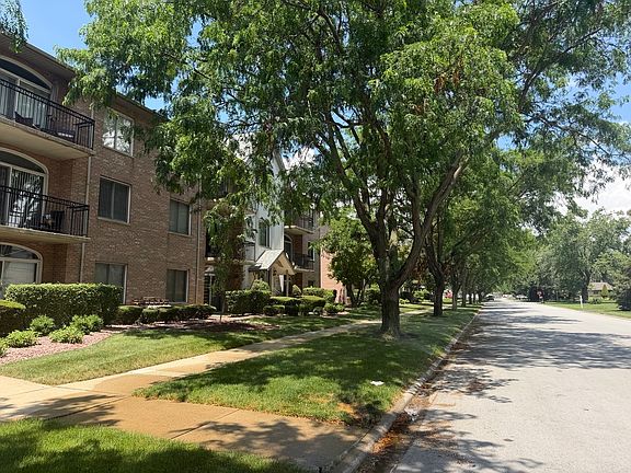 3rd image of 9424 S 77th Ct APT 1C