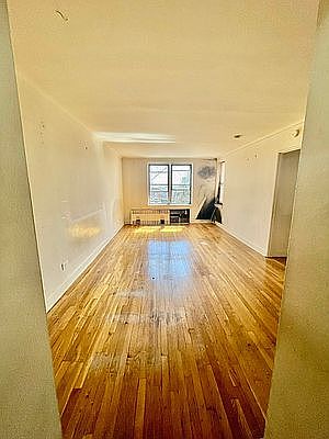 2nd image of 87-01 Midland Pkwy APT 6G
