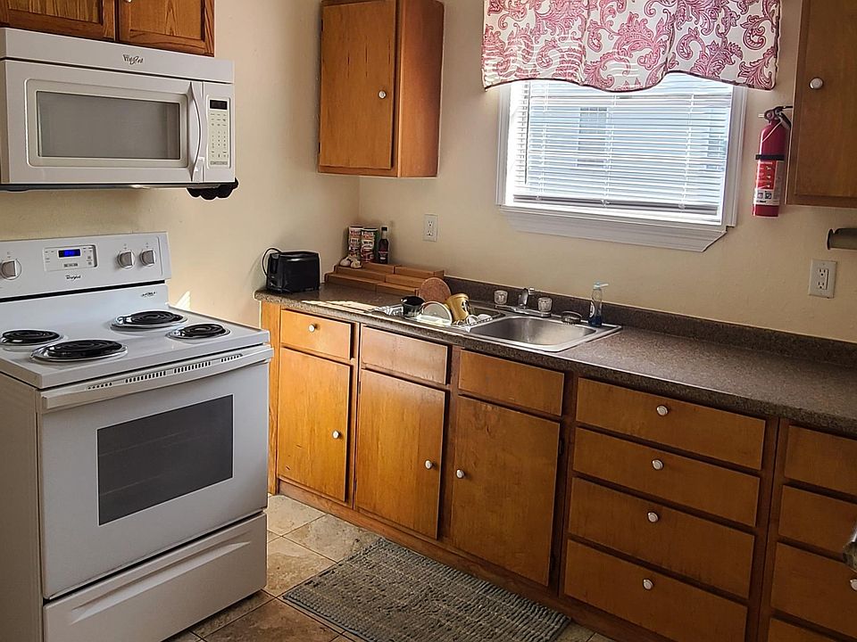 Full kitchen