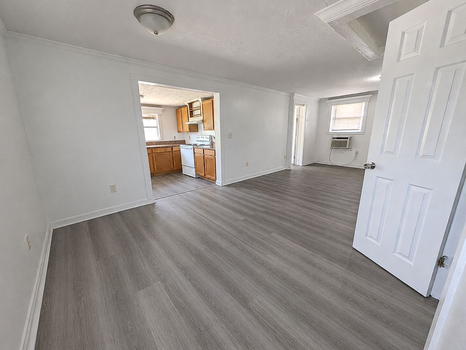 1st image of 18550 SE 24th Pl