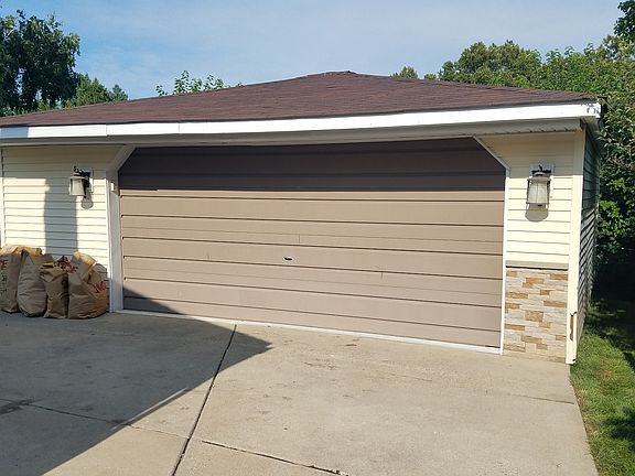 3rd image of 14602 Alma Dr