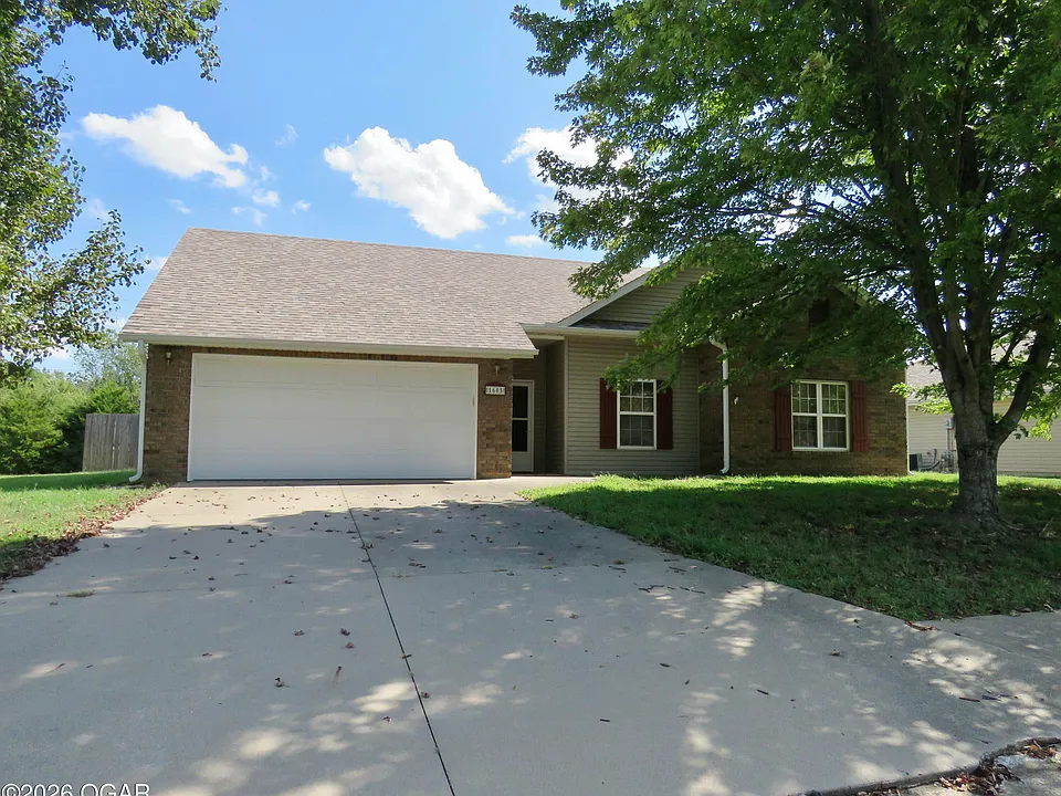 1605 Brewster Ln