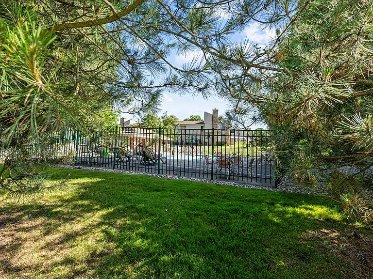 704 Oakbrook Ridge Dr — Photo 38