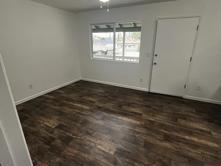 307 S E St #12 — Photo 12