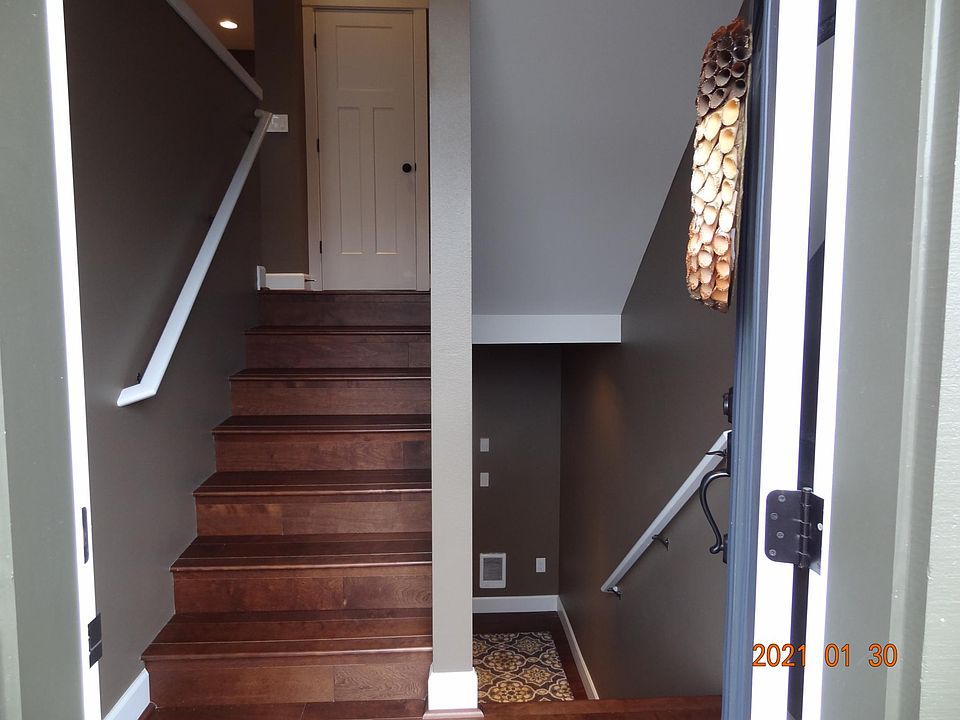1st image of 943 NE Ellis Dr