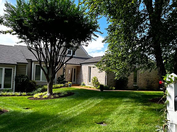 2nd image of 140 Island Green Cir #29-B