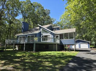 120 Rodeo Ln, Lords Valley, PA 18428