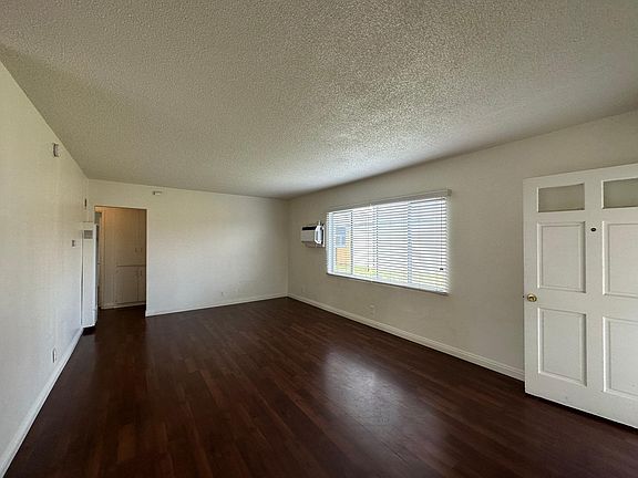 4th image of 4947 N Saint Malo Ave