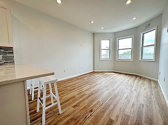 3rd image of 56 Hausman St #3A