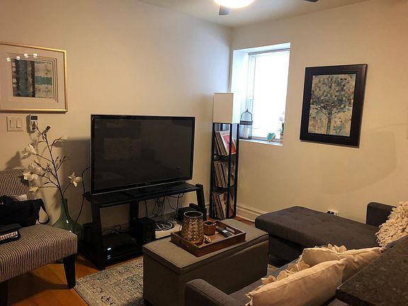 3rd image of 2453 W Sunnyside Ave