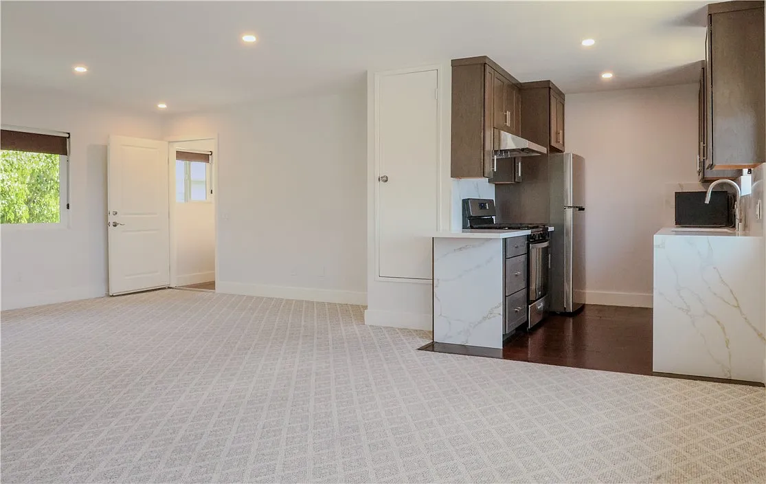 2 bed, 1200 sqft, $5,250 — Photo 4