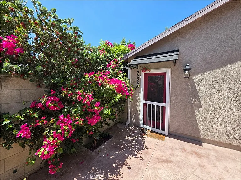 7645 Amestoy Ave — Photo 12