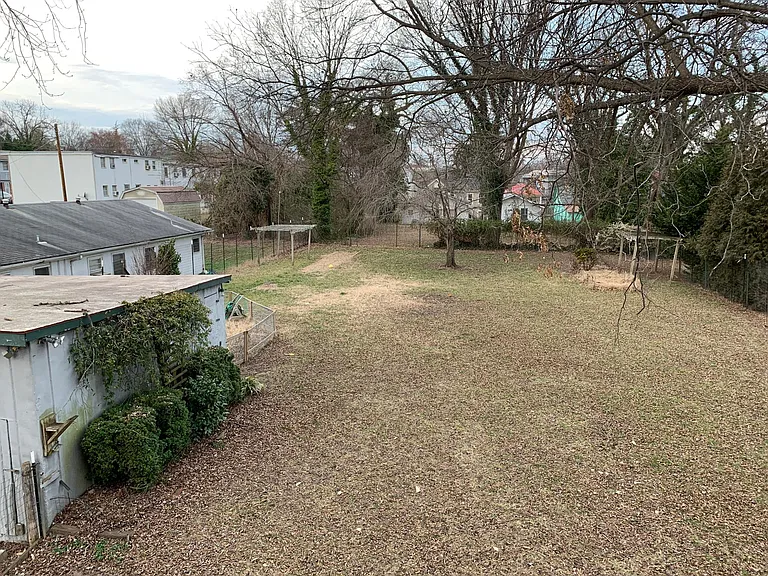 910 Paxton St — Photo 25