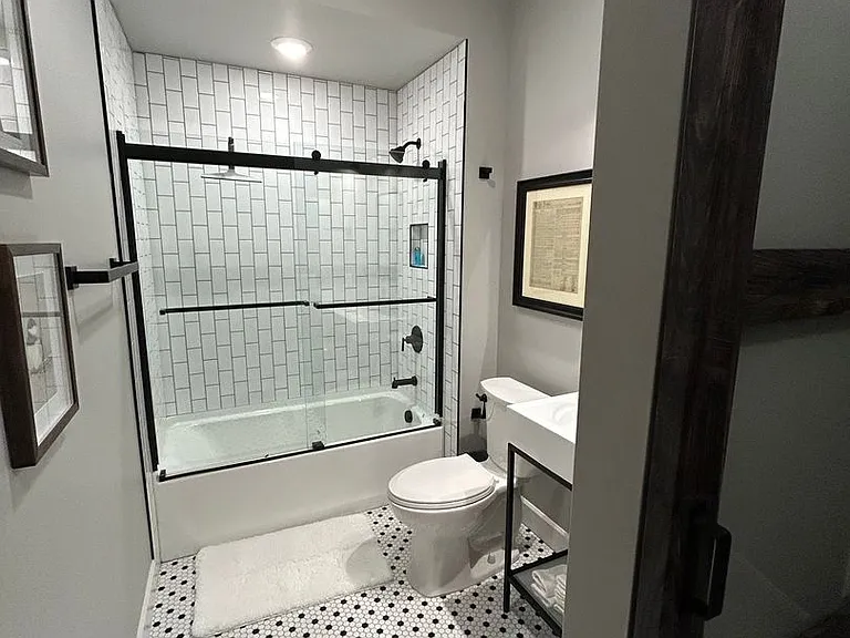 305 N Alaska St — Photo 13