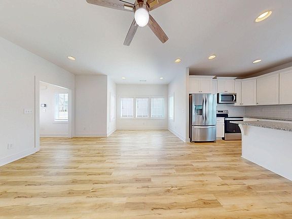 5th image of 577 Piper Ave