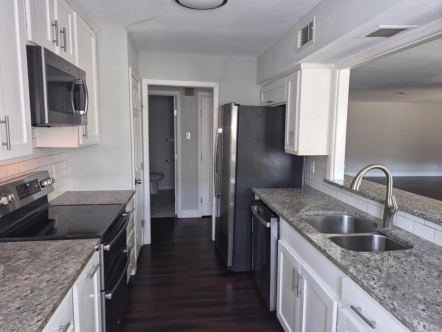 3 bed, 1836 sqft, $2,800 — Photo 4