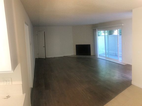 2nd image of 1032 18th St APT 2