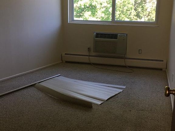 4th image of 130 Bourne Ave APT 14