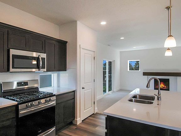 4th image of 61641 SE Evie Dr #26