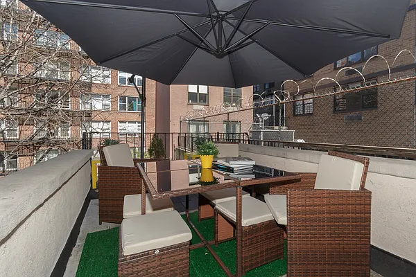 Sold by Leslie J. Garfield | media 24