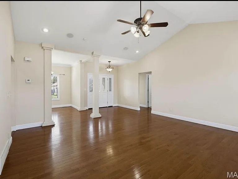 1835 Evondale Dr — Photo 8