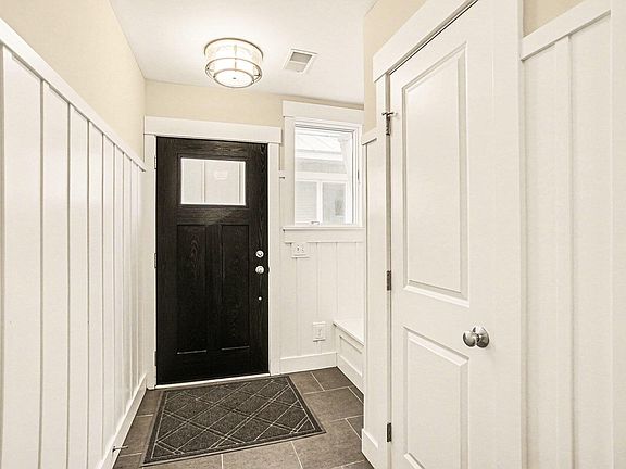5th image of 920 W Savidge St #6